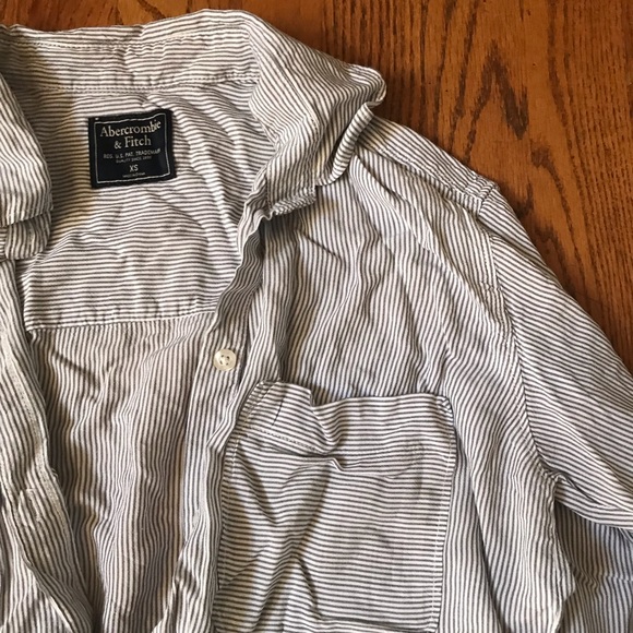NWOT Abercrombie&Fitch women’s striped button down - Picture 3 of 3